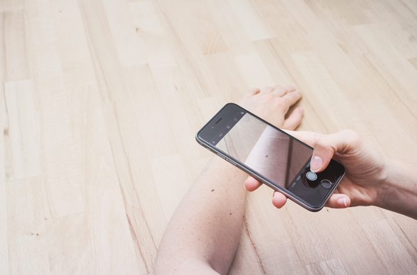 Online Haut Check, Ulm,Neu-Ilm,Hautarzt,Hautärzte,Dermatologie,Allergologie,Ambulante operative Eingriffe,Phototherapie,Kryotherapie,Lymphknotensonographie,Hautkrebsvorsorgeuntersuchung,Fotodokumentation,Fruchtsäurepeeling,Verödung von Besenreisern, Behandlung des übermäßigen Schwitzens mit Botulinumtoxin A (Botox),Ambulante operative Eingriffe,Dauerhafte Haarentfernung bei krankhaftem Haarwuchs,Lasertherapie bei störenden Hautveränderungen,Lasertherapie bei oberflächlich sichtbaren Gefäßveränderungen,Lichttherapie,Phlebologie,Photodynamische Therapie (PDT),Nagelpilzbehandlung mit Laser,Molekulare Diagnostik